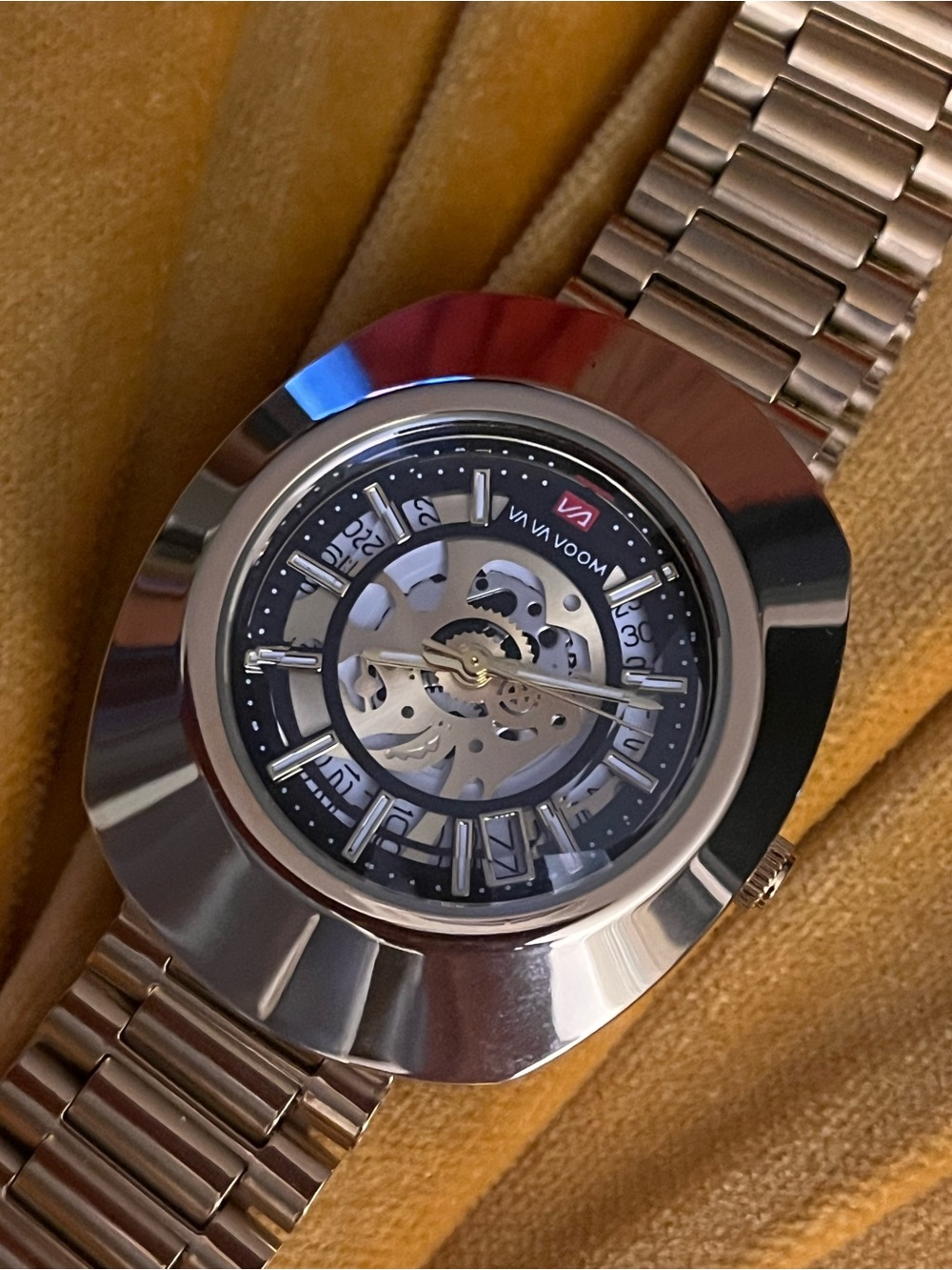 Classic Va Va Voom Gents Watch